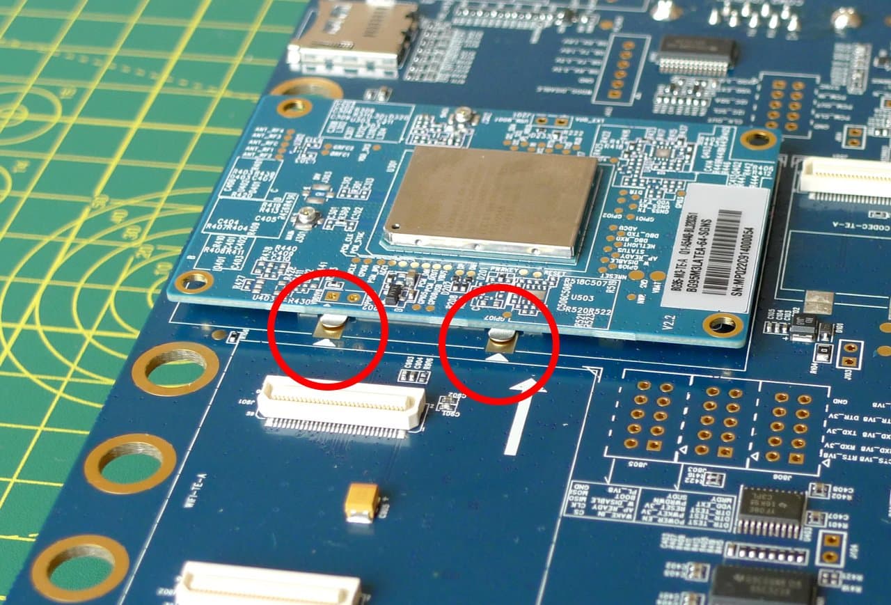 Align the test card's metal shield with the arrows printed on the EVB.