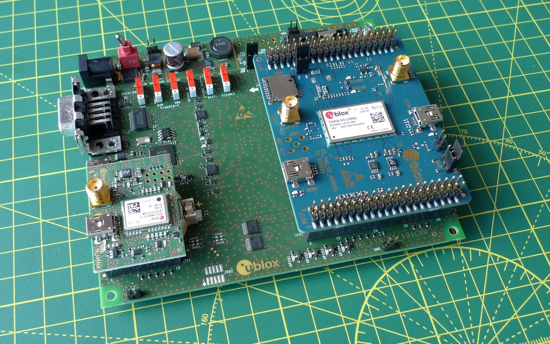 The u-blox EVK-R5 developer kit.